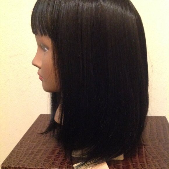 **NEW NEVER WORN** Short Straight Bob Synthetic Wig Black - Picture 4 of 10